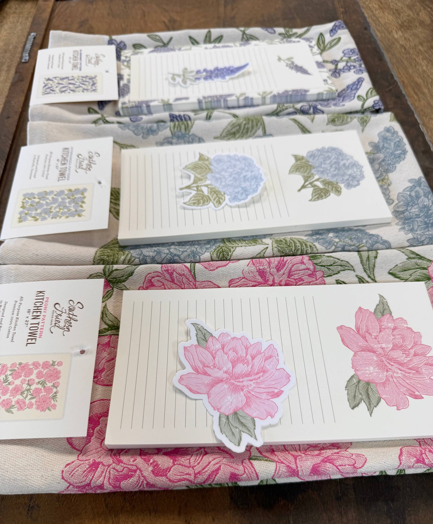 SOUTHERN FRIED DESIGN BARN - Peony Pattern - Kitchen Towel