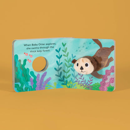 Chronicle Books - Baby Otter: Finger Puppet Book