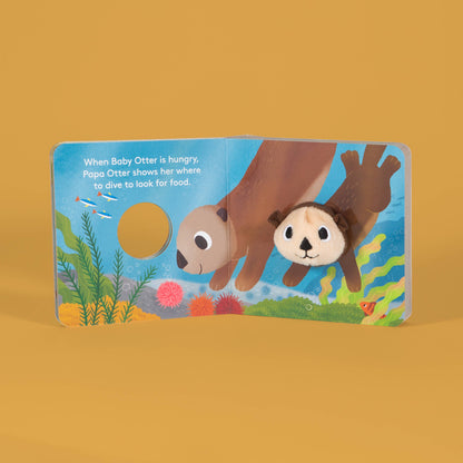 Chronicle Books - Baby Otter: Finger Puppet Book