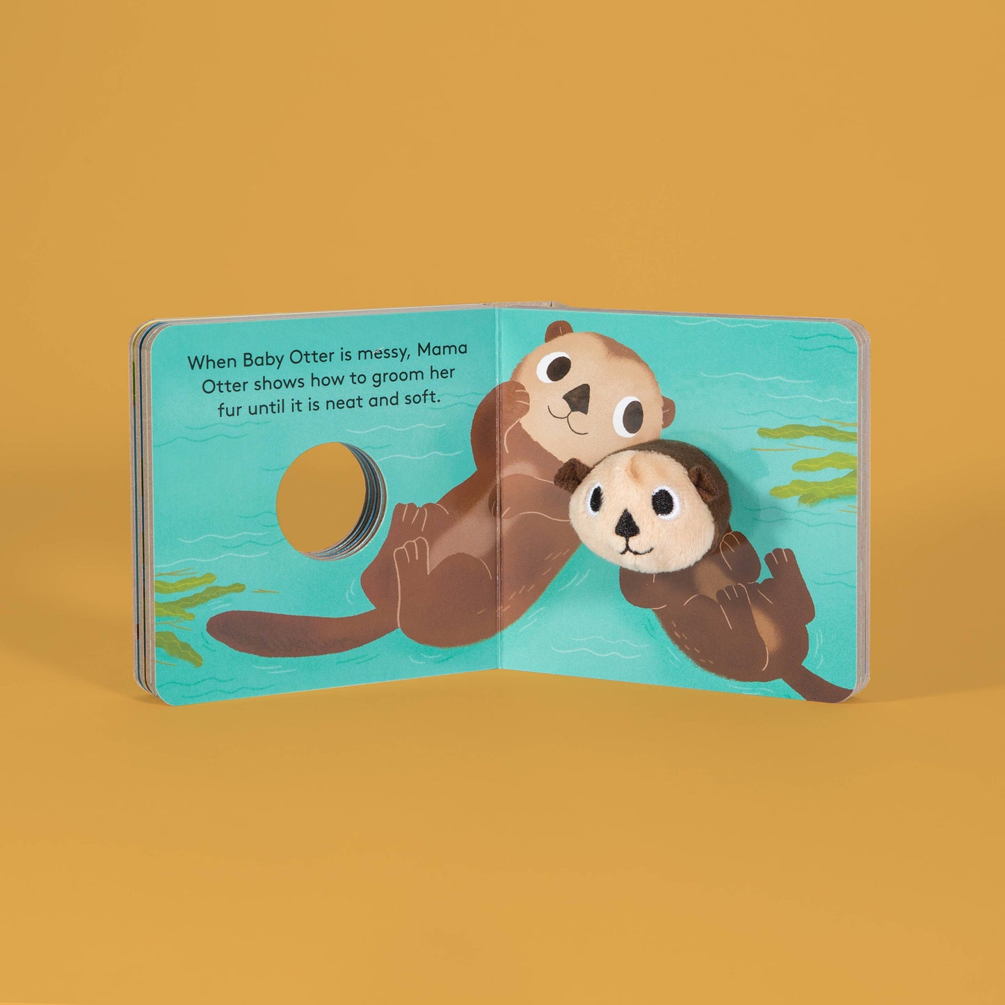 Chronicle Books - Baby Otter: Finger Puppet Book